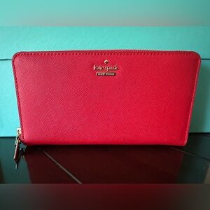Kate Spade New York Wallet in tomato red
New, Never Used. ready to gift